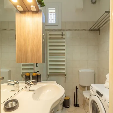 Apartment 2 Steps Away From With Private Parking Bologna