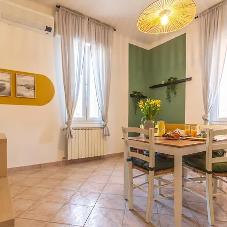 2 Steps Away From With Private Parking Apartment
